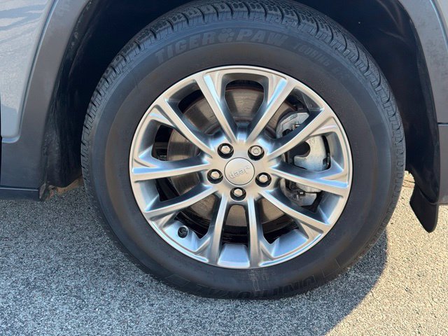 Used 2021 Jeep Cherokee Latitude Lux w/ Sun & Sound Group FWD image 18