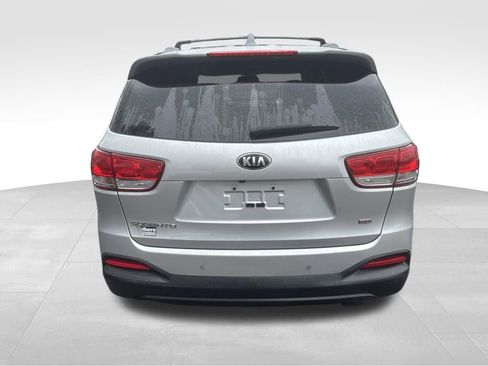 Used 2016 Kia Sorento LX w/ LX Convenience Package image 28