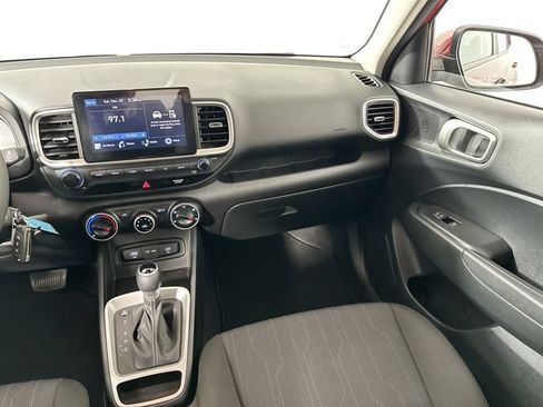 Used 2024 Hyundai Venue SE FWD image 24