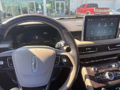 Used 2023 Lincoln Aviator Reserve w/ Equipment Group 201A image 4