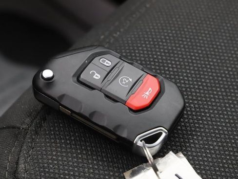 Used 2023 Jeep Gladiator Sport image 31