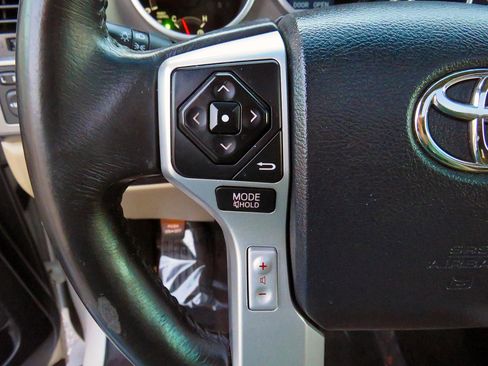 Used 2014 Toyota Sequoia Platinum image 22