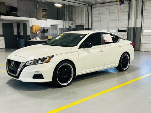 Used 2022 Nissan Altima 2.5 SR image 13