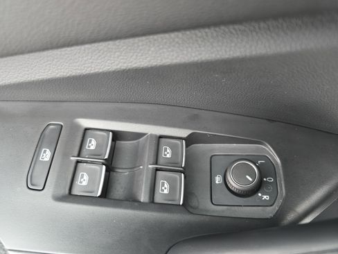 Certified 2025 Volkswagen Jetta Sport image 27