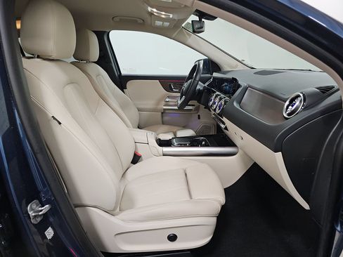 Used 2023 Mercedes-Benz GLA 250 4MATIC w/ Premium Package image 13