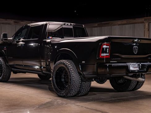 Used 2024 RAM 3500 Limited w/ Night Edition AWD/4WD image 7