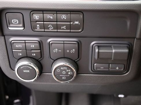 New 2025 Chevrolet Suburban Premier w/ Sun And Tow Package image 38