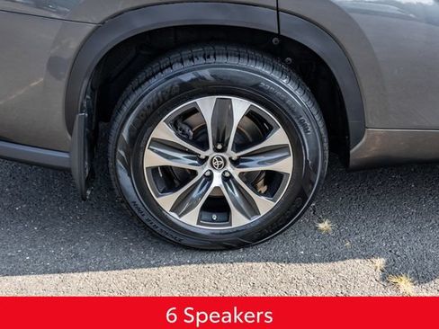 Used 2023 Toyota Highlander XLE AWD/4WD image 7