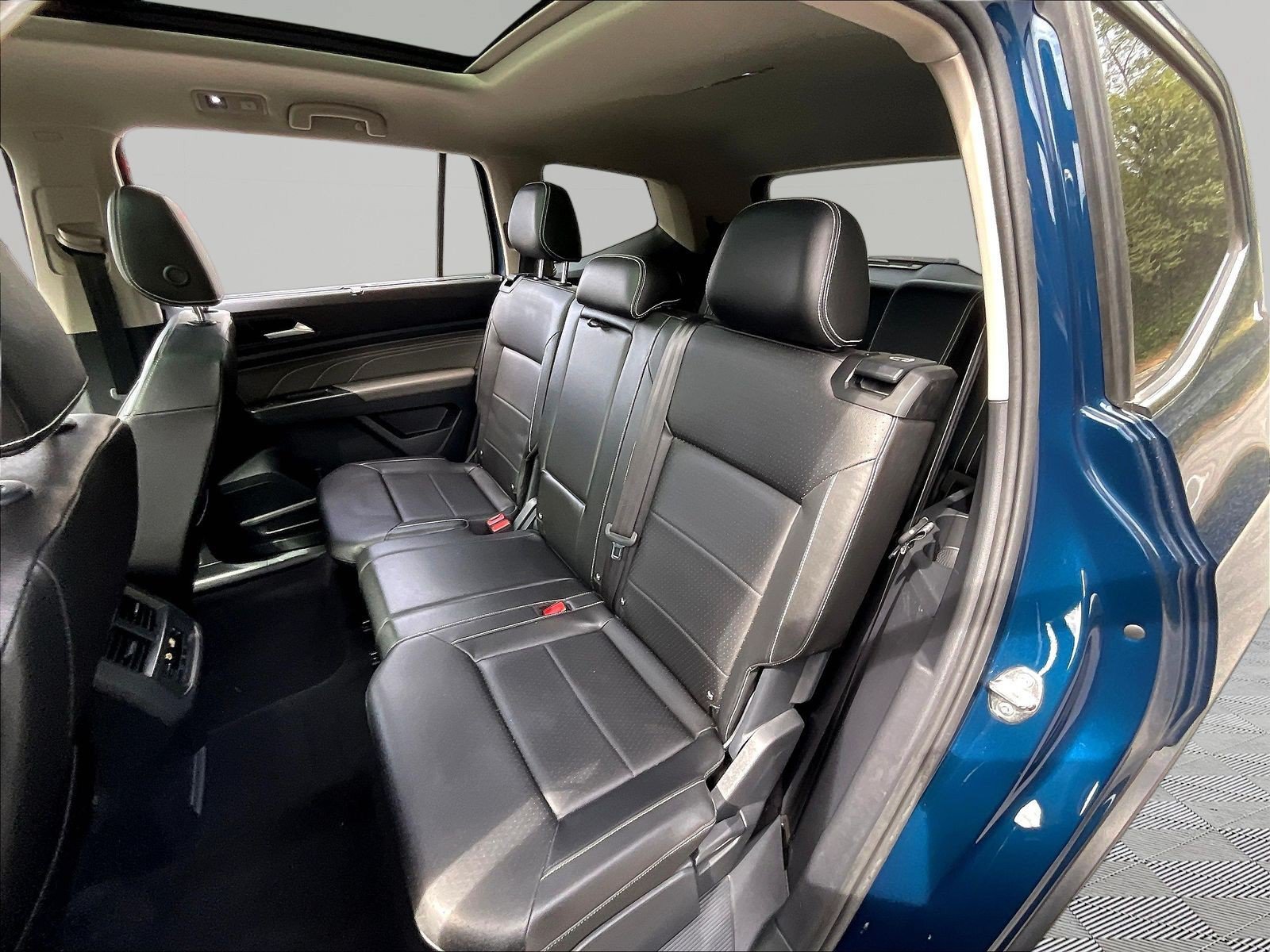Used 2023 Volkswagen Atlas SE w/ Panoramic Sunroof Package FWD image 22