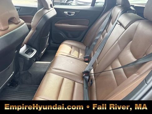 Used 2025 Volvo V60 B5 Cross Country Plus image 16