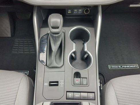 Used 2022 Toyota Highlander L image 22