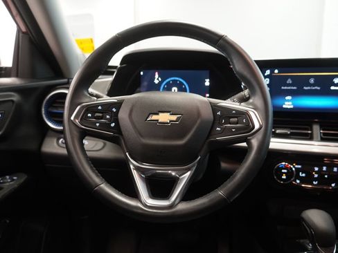 Used 2024 Chevrolet Trax LT w/ Driver Confidence Package FWD image 17
