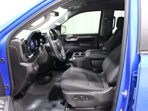 Used 2025 Chevrolet Silverado 1500 LT AWD/4WD image 3