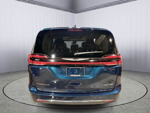 Used 2022 Chrysler Pacifica Limited image 22