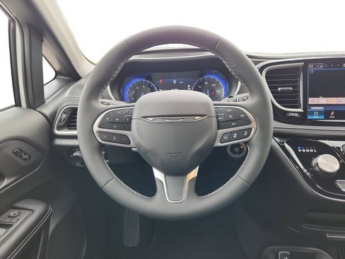 New 2027 Chrysler Pacifica Select FWD image 22