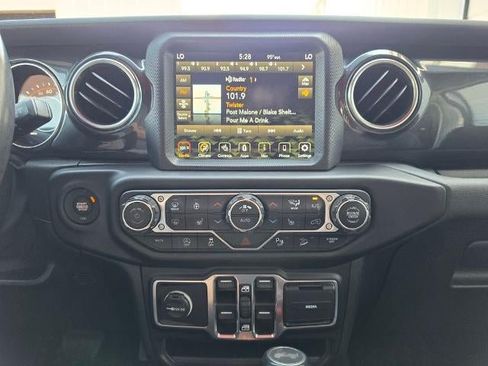 Used 2020 Jeep Wrangler Unlimited Sahara AWD/4WD image 19