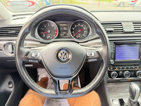 Used 2018 Volkswagen Passat 2.0T SE image 61
