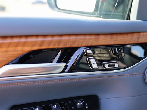 Used 2023 Jeep Grand Wagoneer Series II image 17