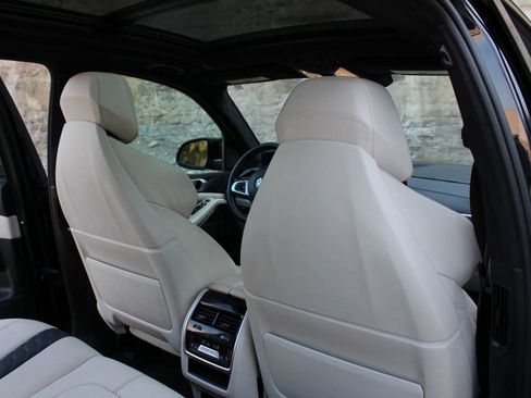Used 2021 BMW X5 M w/ Competition Package AWD/4WD image 40