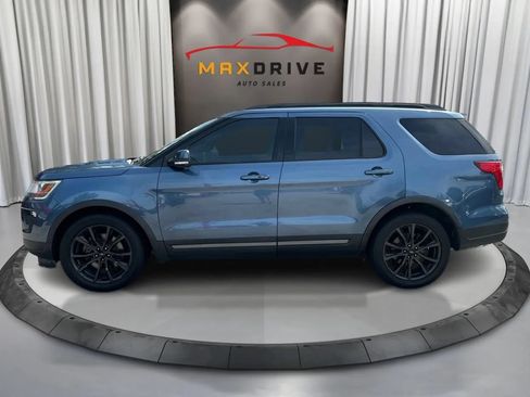 Used 2018 Ford Explorer XLT w/ Equipment Group 202A FWD image 8