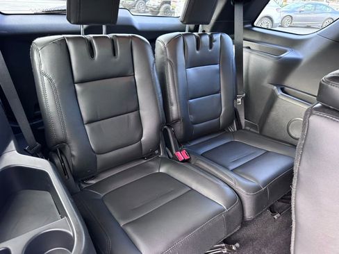 Used 2017 Ford Explorer XLT w/ Equipment Group 202A image 28