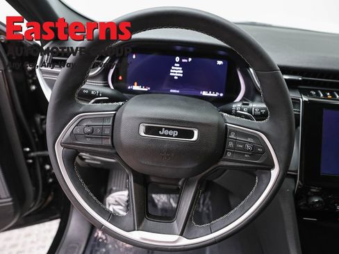 Used 2023 Jeep Grand Cherokee L Laredo AWD/4WD image 10