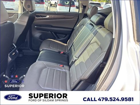 Used 2025 Volkswagen Atlas SEL AWD/4WD image 16