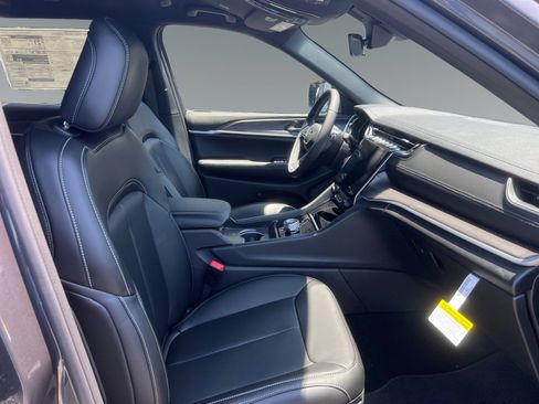 Used 2025 Jeep Grand Cherokee L Limited RWD image 15