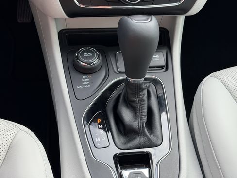 Used 2020 Jeep Cherokee Limited w/ Technology Group image 27