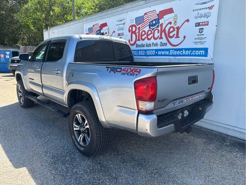 Used 2017 Toyota Tacoma TRD Sport w/ Tow Package (A/T) image 8