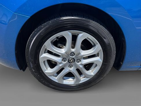 Used 2016 Scion iA FWD image 9