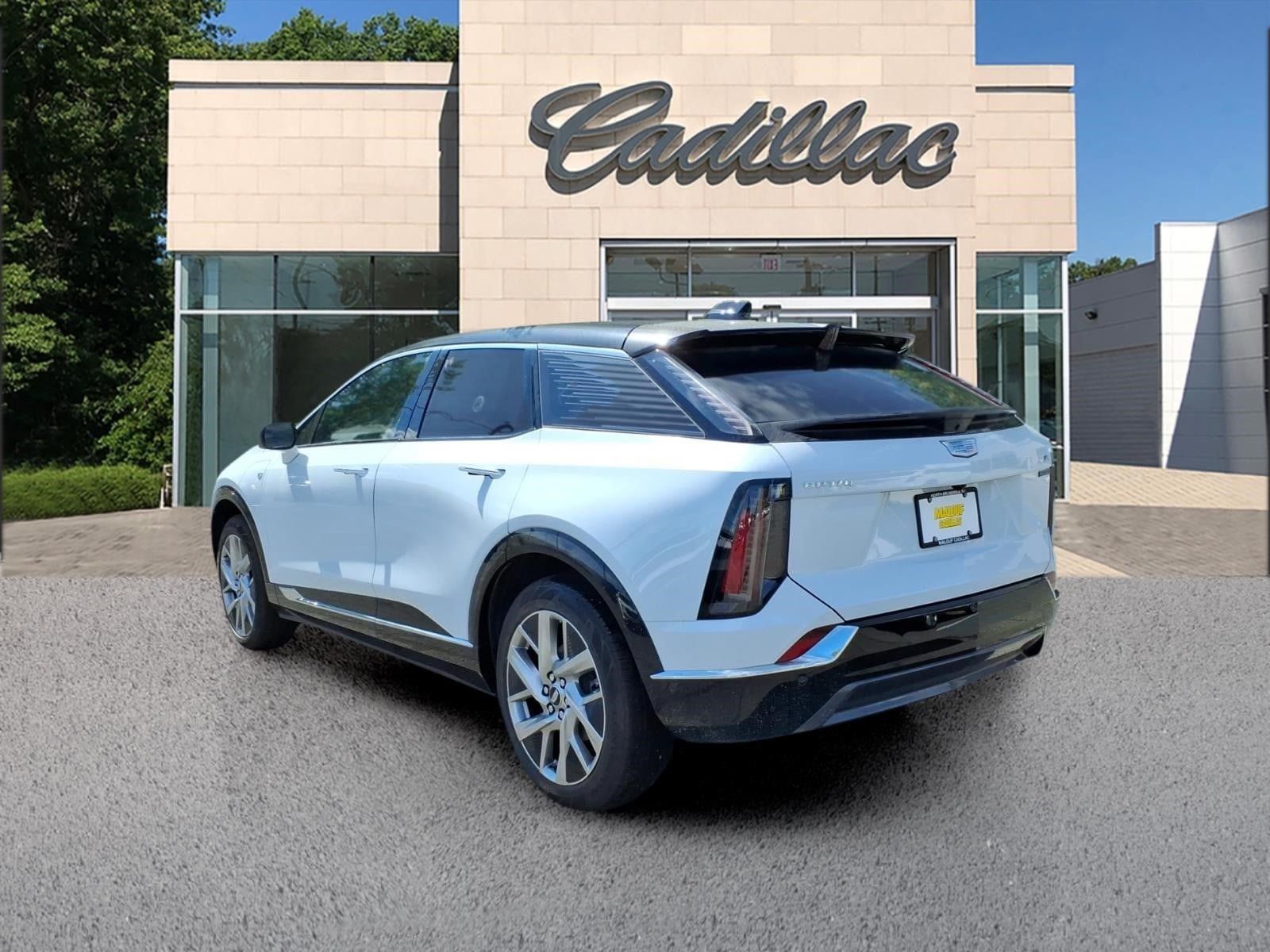 New 2027 Cadillac Optiq Luxury w/ LPO, Floor Liner Package AWD/4WD image 3