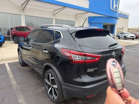 Used 2021 Nissan Rogue Sport SL w/ Premium Package image 4