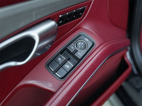 Certified 2021 Porsche 718 Boxster image 31
