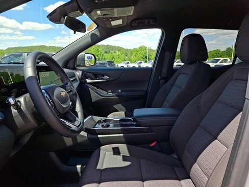 Used 2026 Chevrolet Equinox LT FWD image 13
