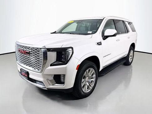 Used 2024 GMC Yukon Denali w/ Advanced Technology Package AWD/4WD image 4