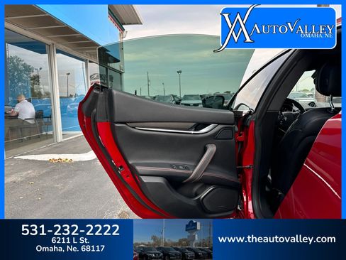 Used 2017 Maserati Ghibli S Q4 AWD/4WD image 22
