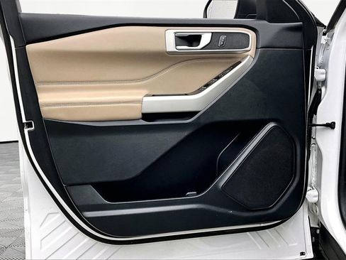 Used 2021 Ford Explorer XLT image 23