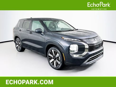 Used 2025 Mitsubishi Outlander SE image 1