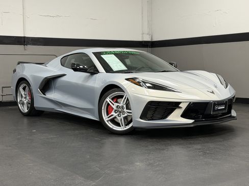 Used 2021 Chevrolet Corvette Stingray Preferred Cpe w/ Z51 Performance Package image 2