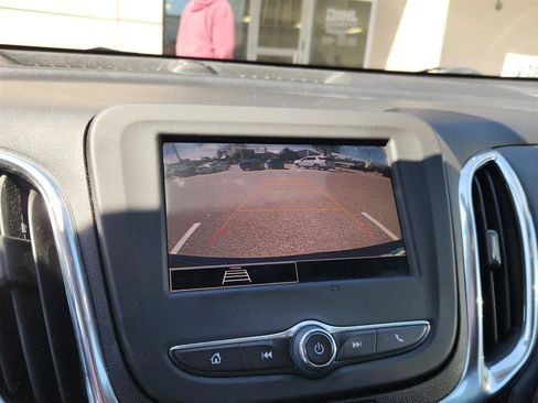 Used 2022 Chevrolet Equinox LT AWD/4WD image 17