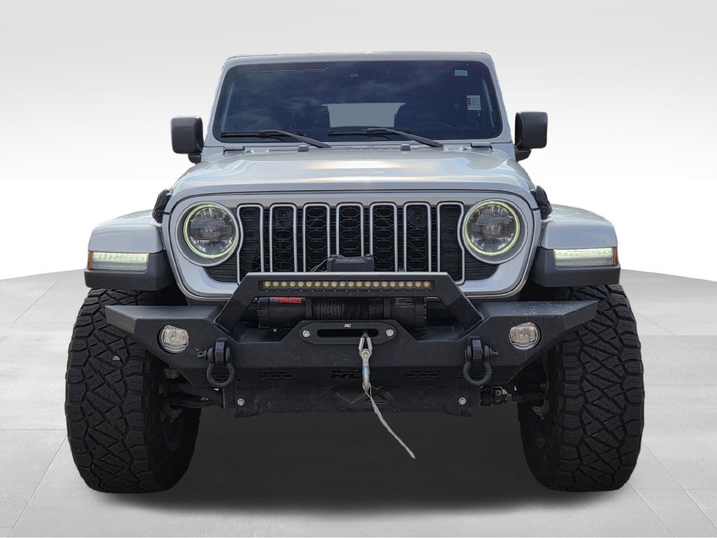 Used 2024 Jeep Wrangler Unlimited Sahara w/ Dual Top Group AWD/4WD image 3