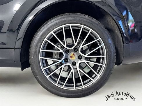 Used 2023 Porsche Cayenne S AWD/4WD image 40