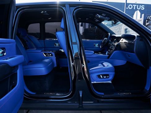 Used 2021 Rolls-Royce Cullinan Black Badge image 27