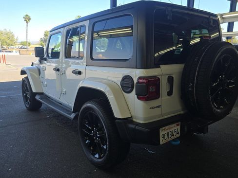 Used 2022 Jeep Wrangler Unlimited Sahara w/ Cold Weather Group image 6