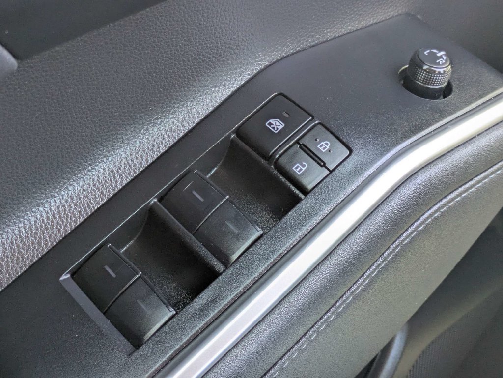 Used 2023 Toyota Highlander XLE FWD image 24
