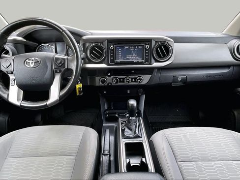 Used 2017 Toyota Tacoma SR5 AWD/4WD image 16