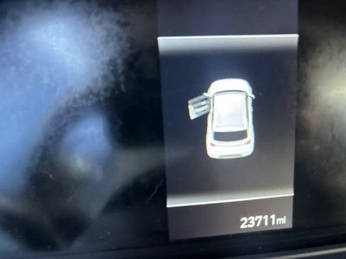 Used 2025 Hyundai Venue SEL FWD image 5