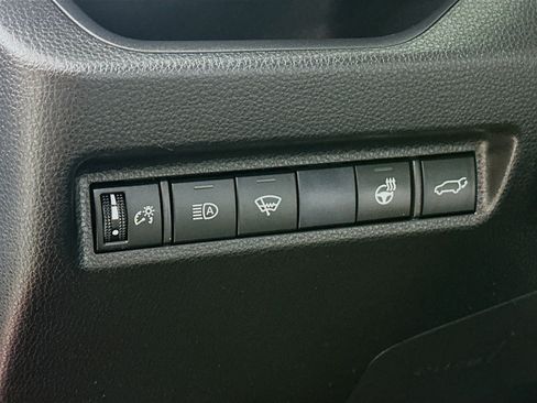 Used 2020 Toyota RAV4 XLE Premium image 10