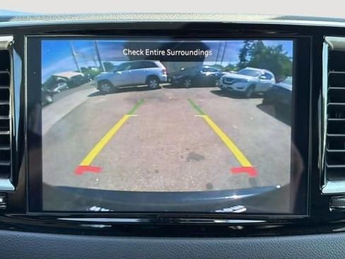 Used 2025 Chrysler Pacifica Select FWD image 19